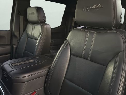 Used 2021 Chevrolet Silverado 1500 High Country w/ Technology Package image 10