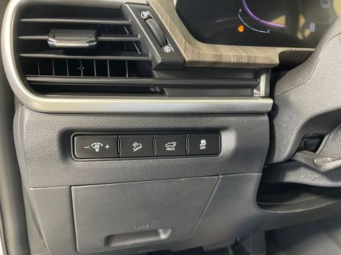 Used 2023 Kia Telluride EX w/ EX Captain's Chair Package image 32