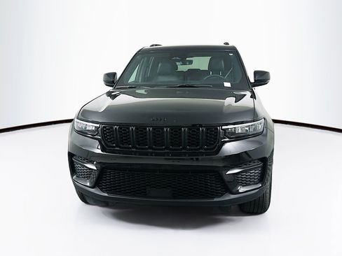 Used 2025 Jeep Grand Cherokee Altitude AWD/4WD image 2