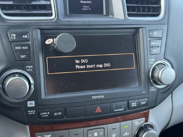 Used 2012 Toyota Highlander Limited w/ Tow Pkg FWD image 17