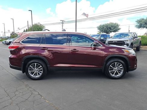 Used 2019 Toyota Highlander XLE AWD/4WD image 7