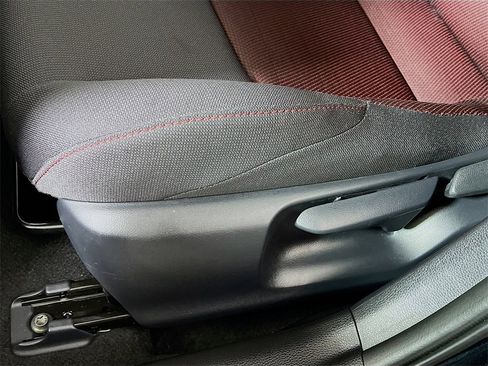 Used 2025 Toyota Corolla SE image 18