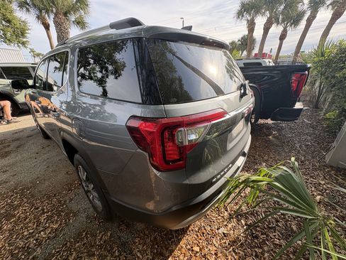 Used 2022 GMC Acadia SLE w/ Driver Convenience Package image 6