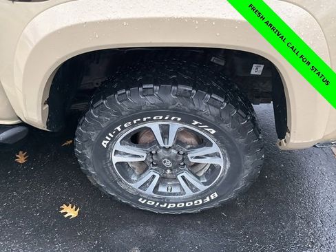 Used 2017 Toyota Tacoma image 11
