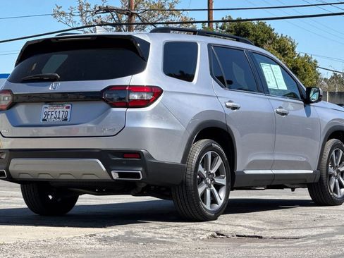 Used 2023 Honda Pilot Elite image 3