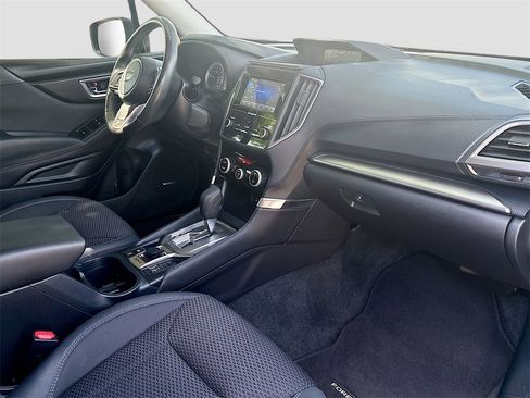 Used 2024 Subaru Forester Premium image 29