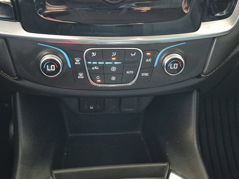 Used 2020 Chevrolet Traverse LS FWD image 22