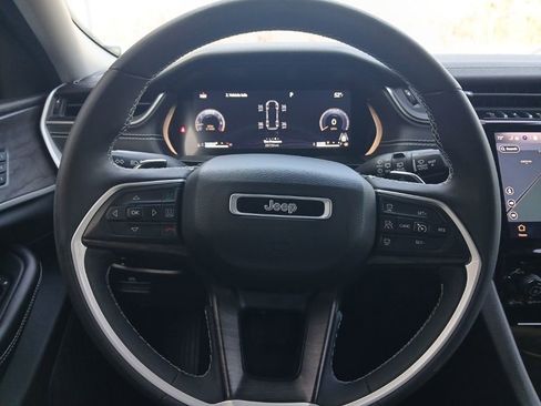 Used 2023 Jeep Grand Cherokee L Limited w/ Black Appearance Package image 16