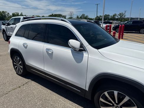 Used 2022 Mercedes-Benz GLB 250 4MATIC image 8
