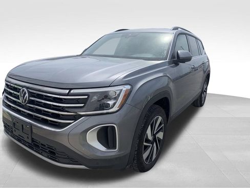 Used 2025 Volkswagen Atlas SE image 3