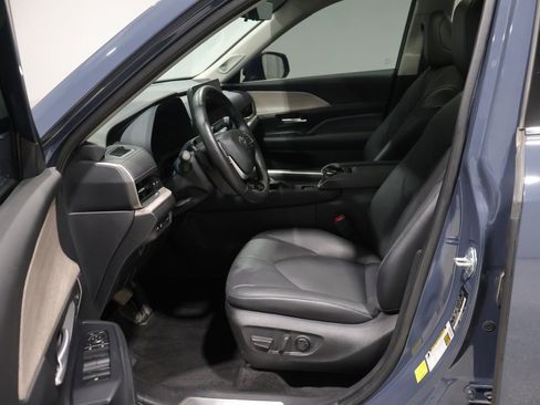 Used 2024 Toyota Grand Highlander AWD image 10