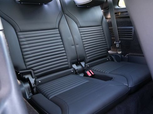 Used 2022 Land Rover Discovery HSE R-Dynamic AWD/4WD image 14