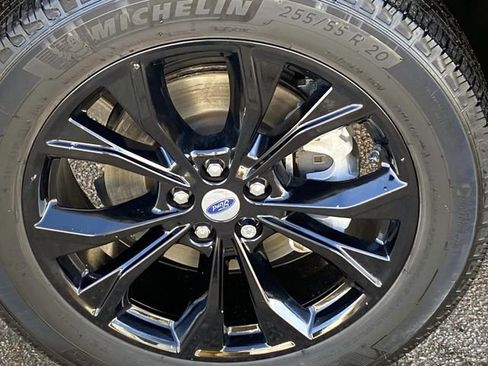 Used 2022 Ford Explorer XLT w/ Equipment Group 202A image 33