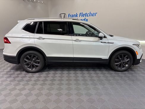 Used 2023 Volkswagen Tiguan SE w/ Panoramic Sunroof Package AWD/4WD image 6