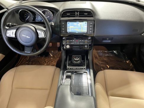 Used 2018 Jaguar XE Premium AWD/4WD image 19