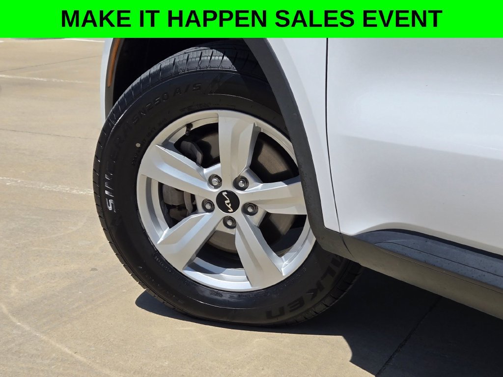 Used 2023 Kia Sorento LX AWD/4WD image 32