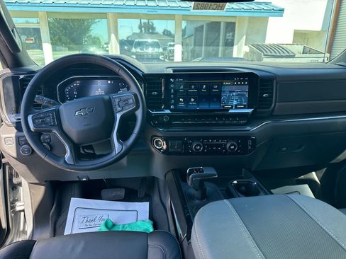 Used 2024 Chevrolet Silverado 1500 ZR2 image 12