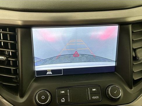 Used 2022 GMC Acadia AT4 image 12