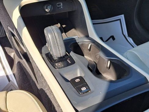 Used 2019 Volvo XC40 T5 Momentum image 17