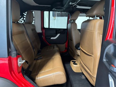 Used 2012 Jeep Wrangler Unlimited Rubicon w/ Dual Top Group AWD/4WD image 15