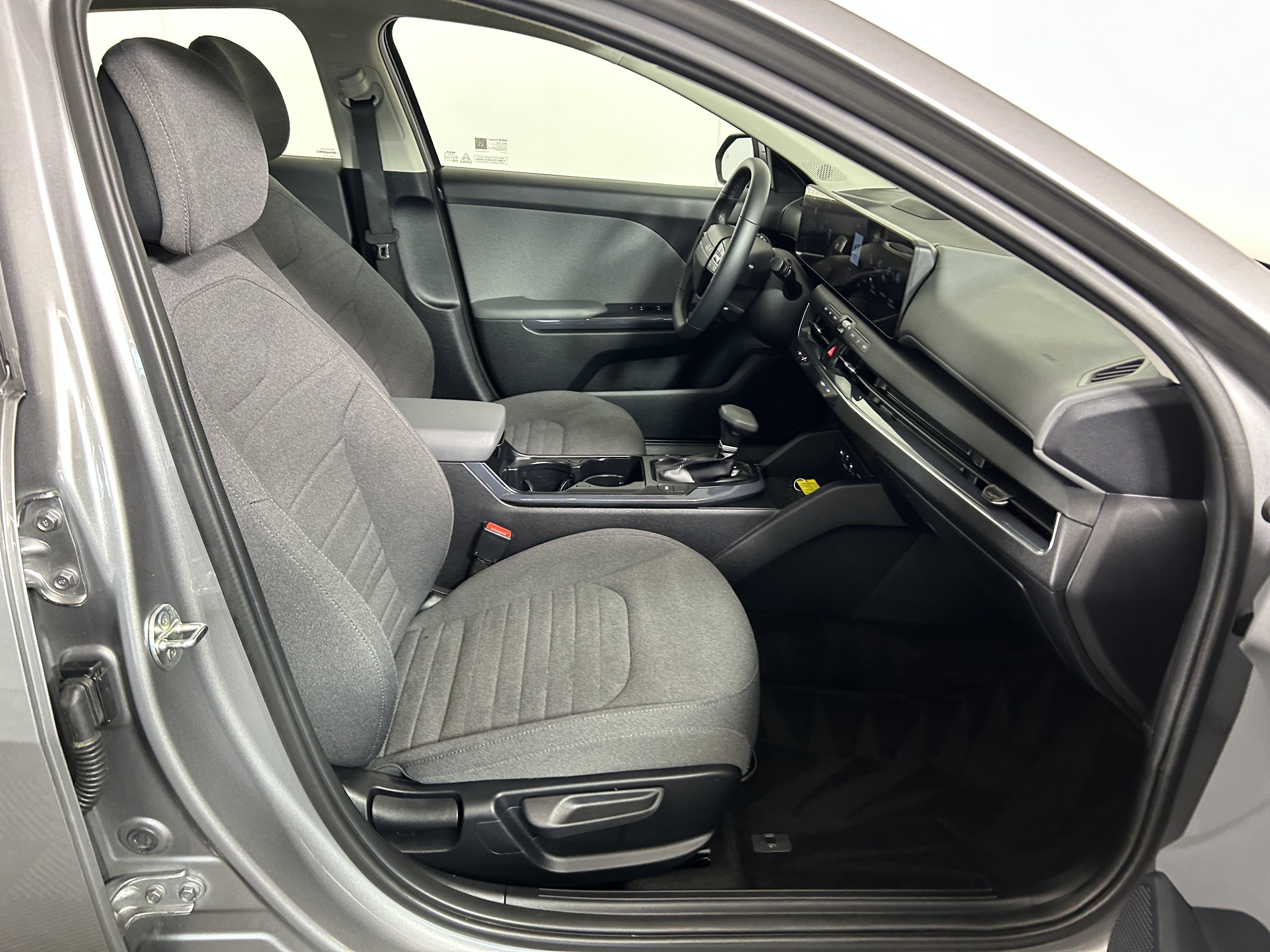 Used 2025 Kia K4 EX FWD image 24