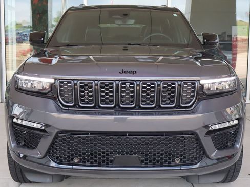 Used 2024 Jeep Grand Cherokee Summit AWD/4WD image 2