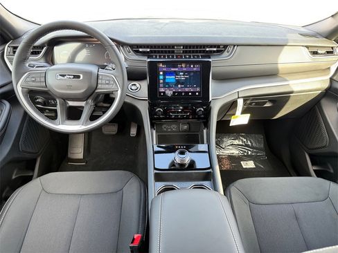 New 2025 Jeep Grand Cherokee Laredo X image 11