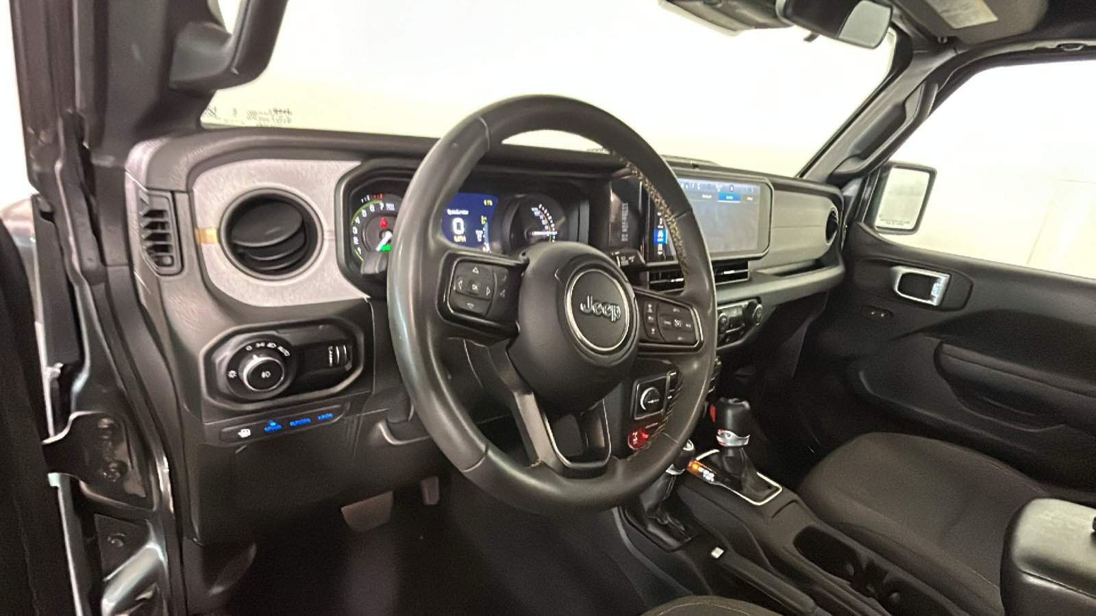 Used 2024 Jeep Wrangler Unlimited AWD/4WD image 16