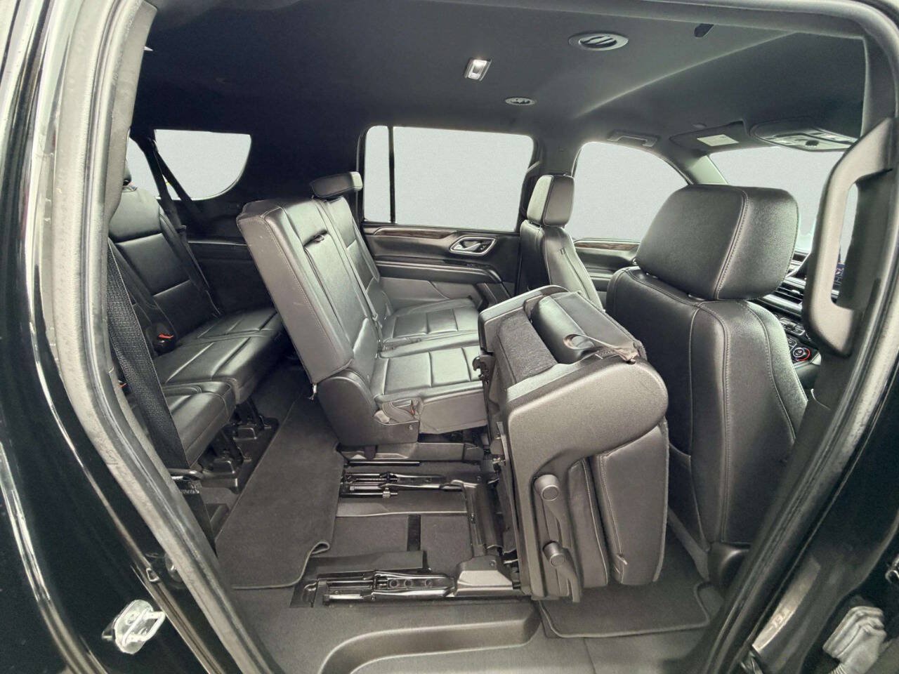 Used 2021 Chevrolet Suburban LT AWD/4WD image 28