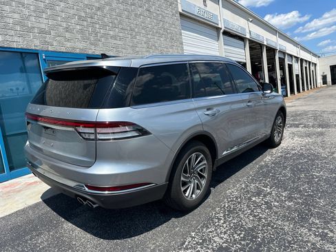 Used 2023 Lincoln Aviator 2WD image 3