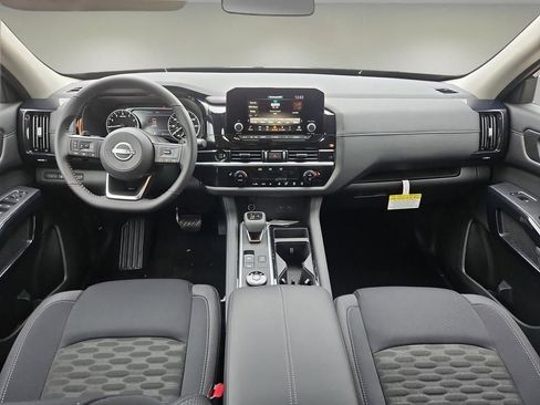 New 2025 Nissan Pathfinder SV image 7