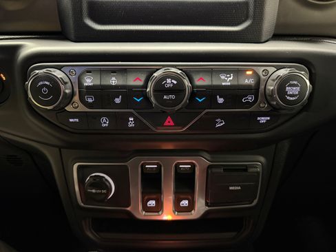 Used 2019 Jeep Wrangler Sport AWD/4WD image 22