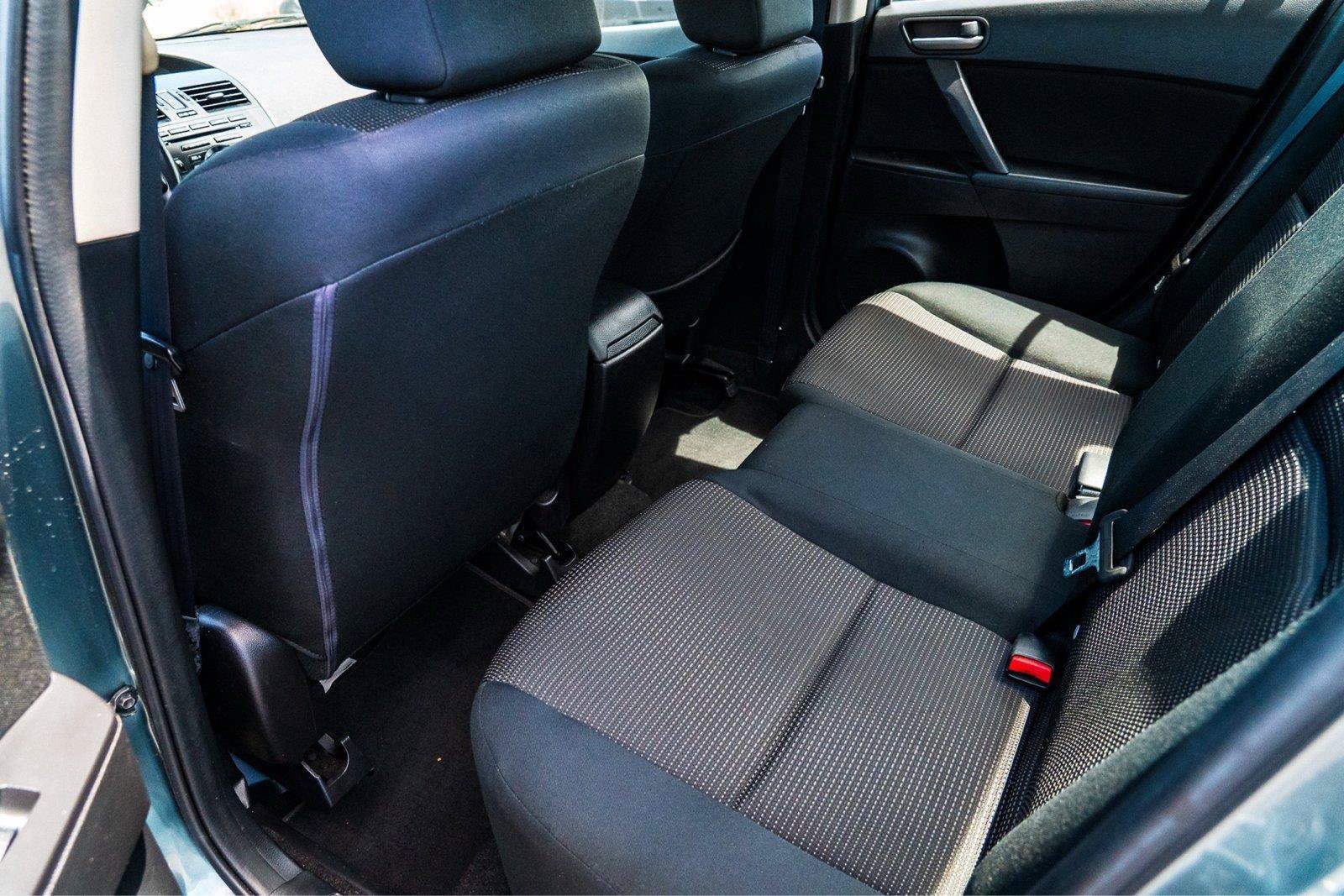 Used 2013 MAZDA MAZDA3 i Sport FWD image 17