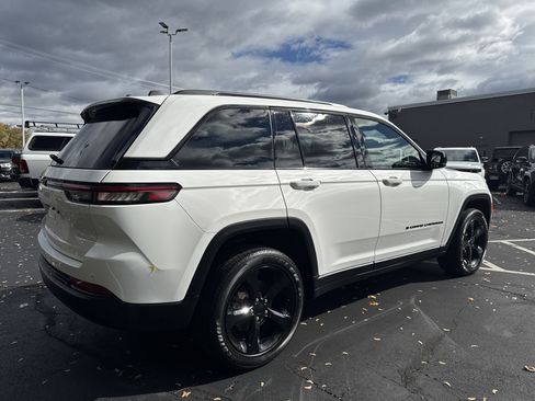 Certified 2023 Jeep Grand Cherokee Altitude image 7