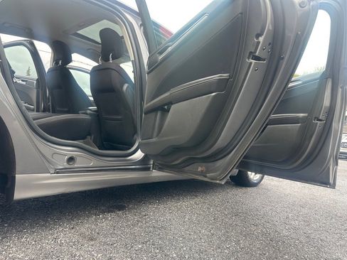 Used 2014 Ford Fusion SE image 26