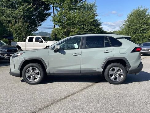 Used 2023 Toyota RAV4 XLE AWD/4WD image 2