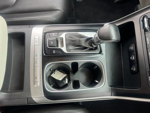 Certified 2022 Kia Carnival LX FWD image 21