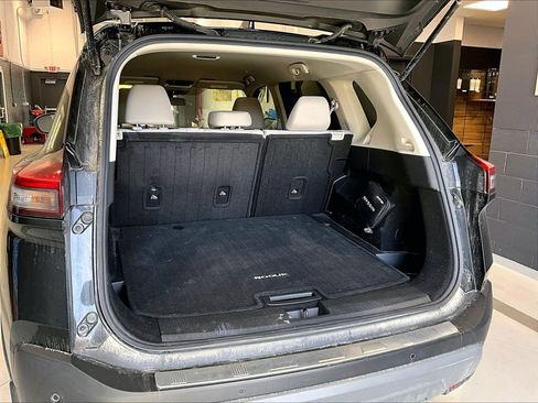 Used 2023 Nissan Rogue SV image 23