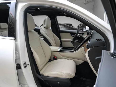 Used 2024 Mercedes-Benz GLC 300 GLC 300 image 33