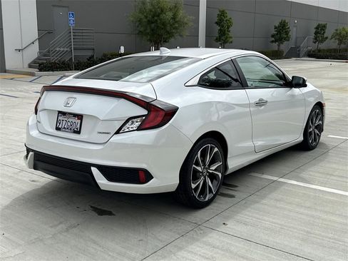 Used 2020 Honda Civic Touring image 3