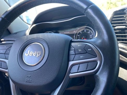 Certified 2019 Jeep Cherokee Limited AWD/4WD image 9