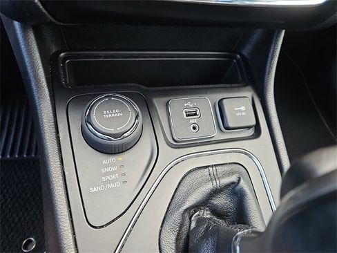 Used 2021 Jeep Cherokee Latitude Lux 80th Anniv w/ Quick Order Package 26U 80TH image 28