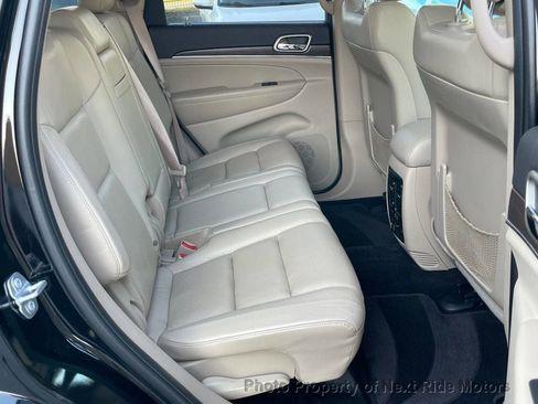 Used 2017 Jeep Grand Cherokee Limited w/ Luxury Group II image 12