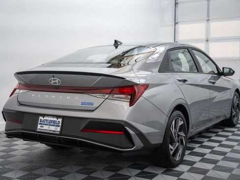 Used 2025 Hyundai Elantra Sport FWD image 5