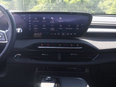 Used 2025 Buick Enclave Preferred AWD/4WD image 20