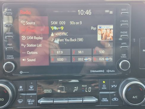 Used 2022 Toyota Highlander XLE AWD/4WD image 22