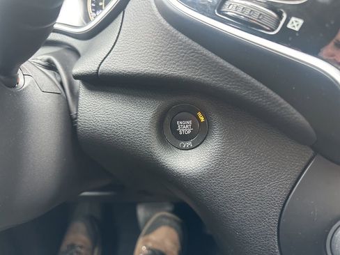 Used 2021 Jeep Cherokee Limited image 18