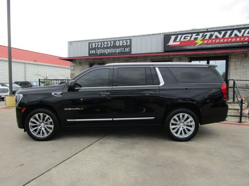 Used 2021 GMC Yukon XL Denali w/ Denali Premium Package AWD/4WD image 2