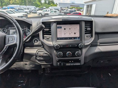 Used 2024 RAM 2500 Big Horn AWD/4WD image 15
