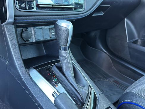 Used 2017 Toyota Corolla LE image 23